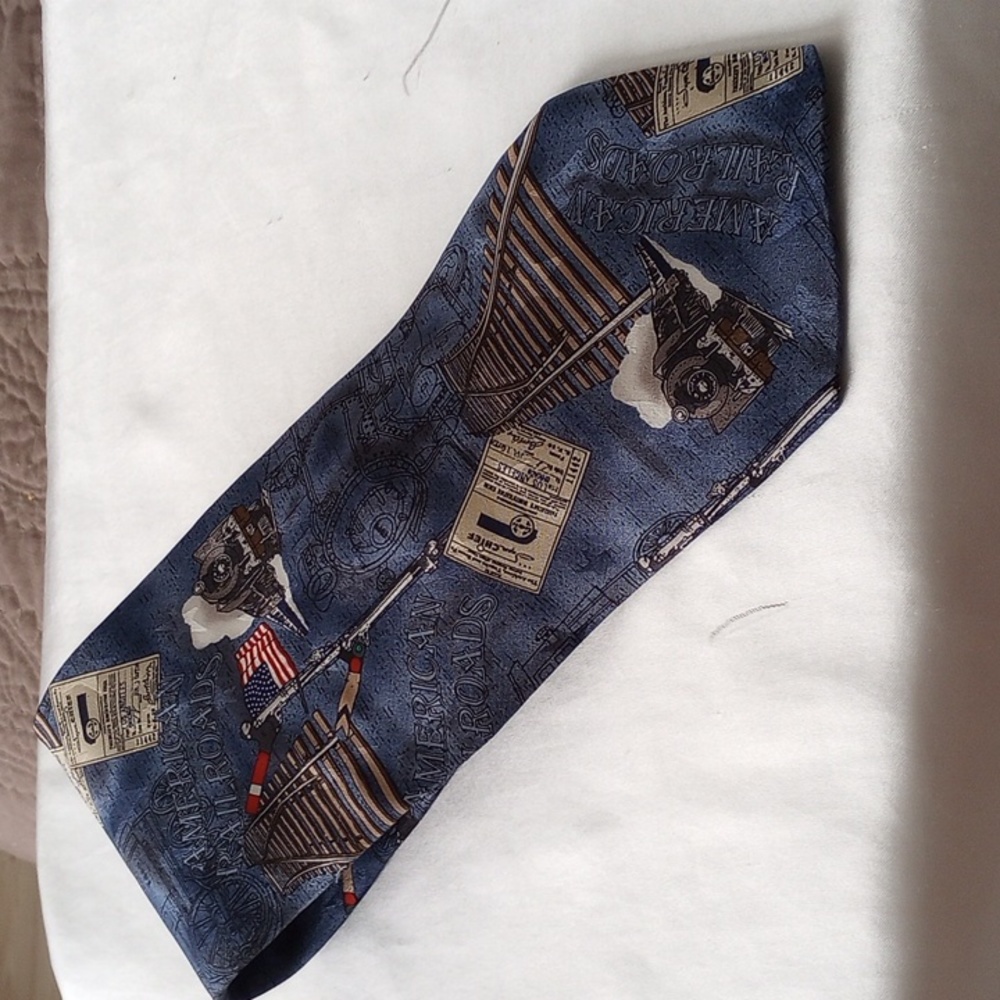 Vintage , pre-owned Railroads Tie.